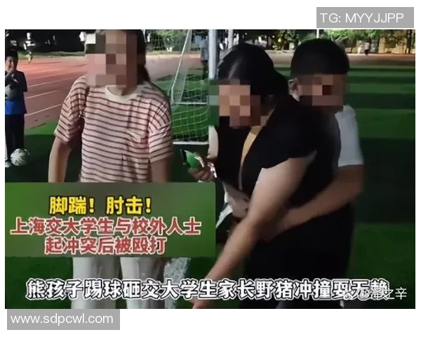 足球明星意外事件引发热议小孩屁股遭踢引发社会关注与讨论 足球明星意外事件引发热议小孩屁股遭踢引发社会关注与讨论