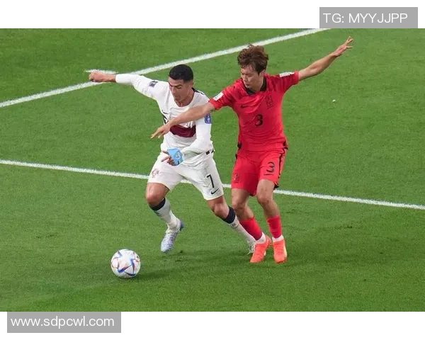 韩国女艺人携手足球明星共谱青春旋律引发热议 韩国女艺人携手足球明星共谱青春旋律引发热议