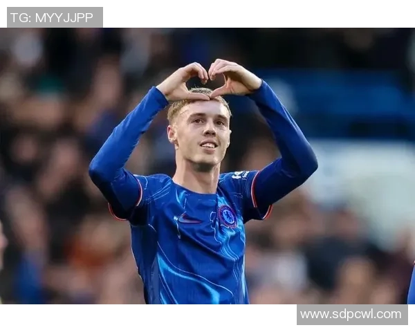 新出道的足球明星崭露头角引发全球关注未来潜力无限